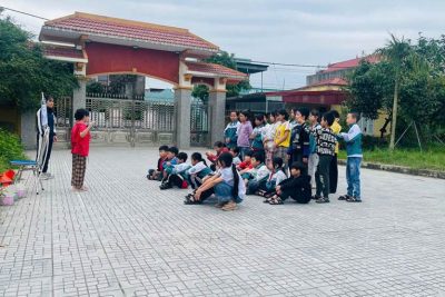 TÔN VINH NGƯỜI LÁI ĐÒ THẦM LẶNG